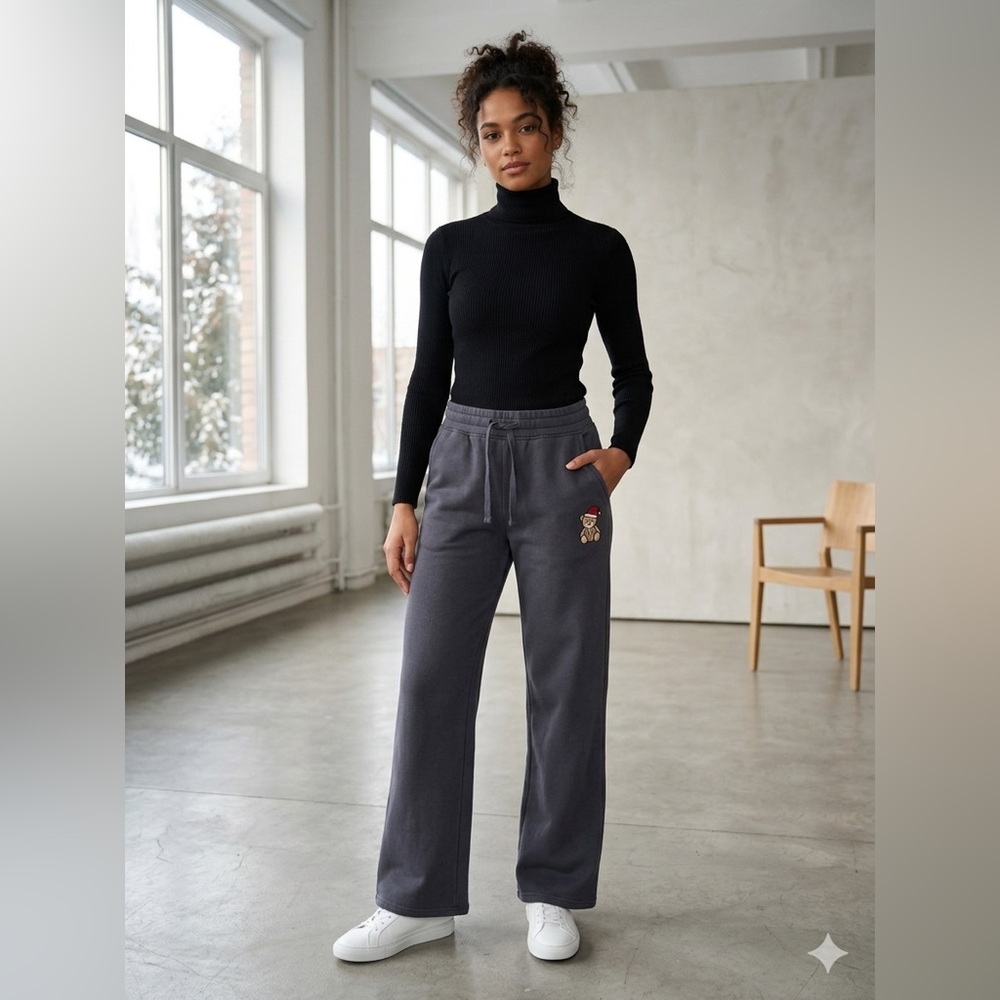 Hollister Wide-Leg Sweatpants in navy blue with Bear Patch